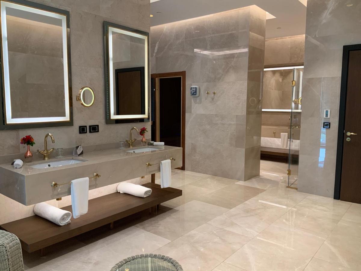 Grand Hotel De Kintele Бразавил Екстериор снимка